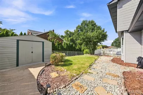 Exterior - 2902 Flameglow Dr, Saint Louis, MO 63129 photo 9 of 12