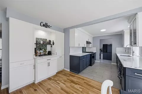 Kitchen - 2902 Flameglow Dr, Saint Louis, MO 63129 photo 4 of 6