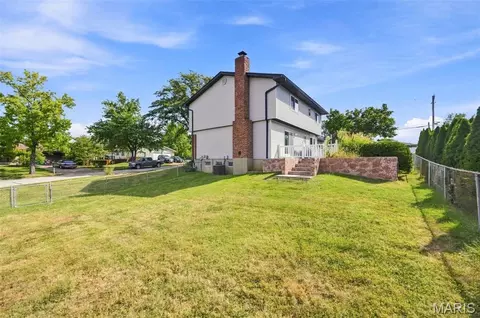 Exterior - 2902 Flameglow Dr, Saint Louis, MO 63129 photo 8 of 12