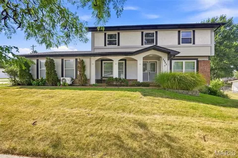 Exterior - 2902 Flameglow Dr, Saint Louis, MO 63129 photo 5 of 12