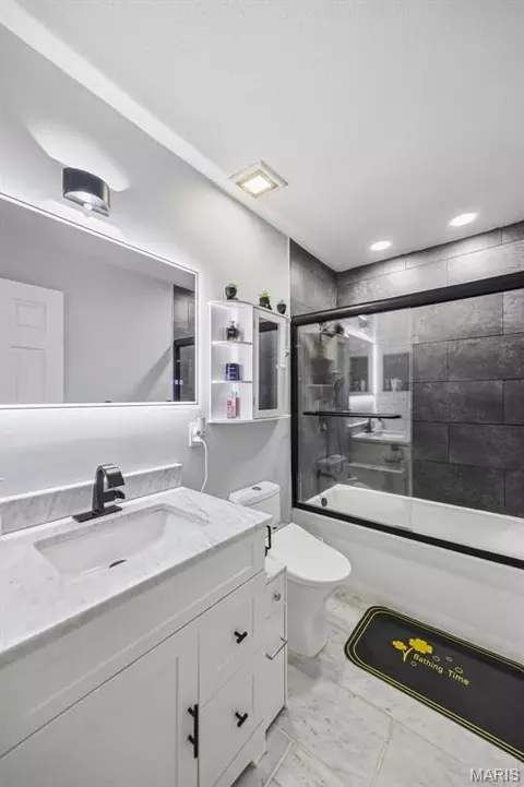 Bath - 2902 Flameglow Dr, Saint Louis, MO 63129 photo 3 of 3