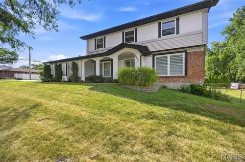 Exterior - 2902 Flameglow Dr, Saint Louis, MO 63129 photo 2 of 12