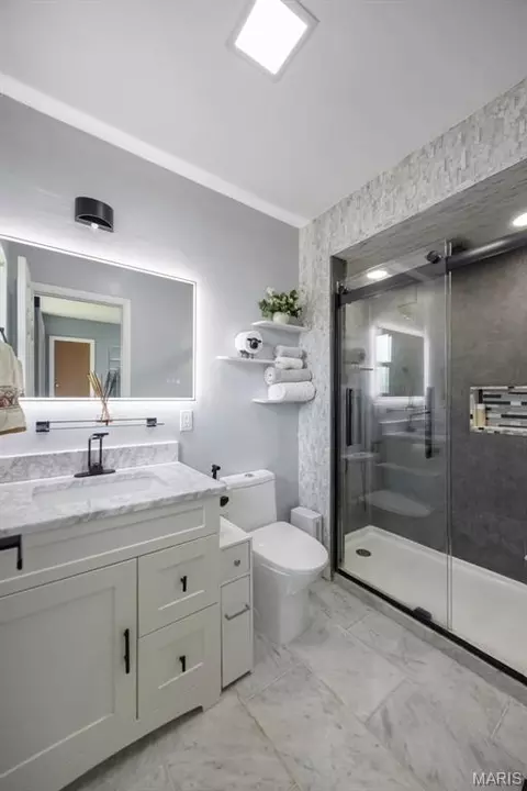 Bath - 2902 Flameglow Dr, Saint Louis, MO 63129 photo 2 of 3