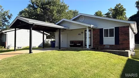 2615 Lindsay Ln, Florissant, MO 63031