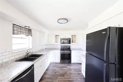Kitchen - 714 State Highway 34, Jackson, MO 63755 photo 2 of 5