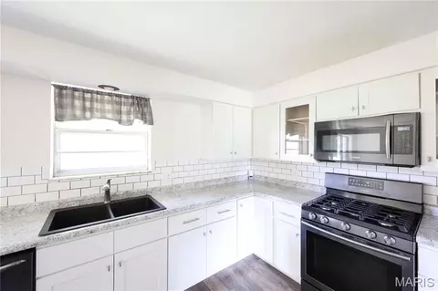 Kitchen - 714 State Highway 34, Jackson, MO 63755 photo 5 of 5