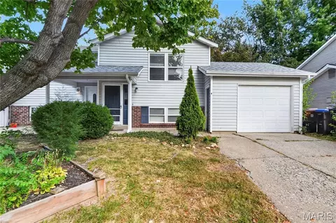 306 Della Dr, Saint Peters, MO 63376