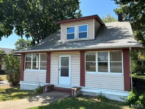 11915 Old Halls Ferry Rd, Florissant, MO 63033