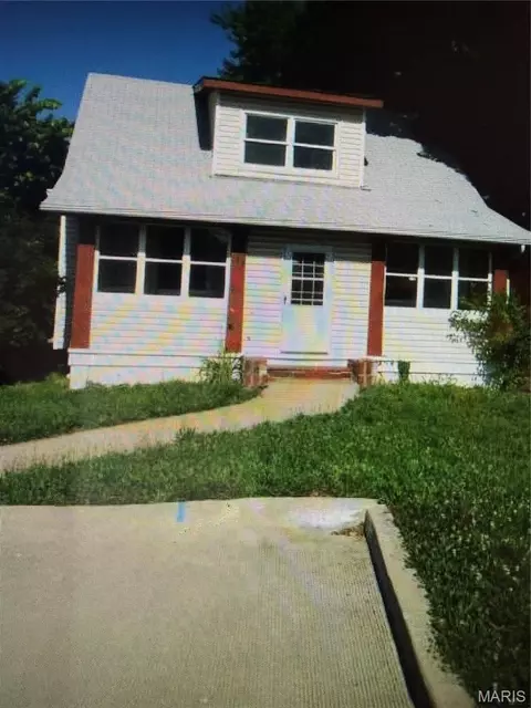 11915 Old Halls Ferry Rd, Florissant, MO 63033