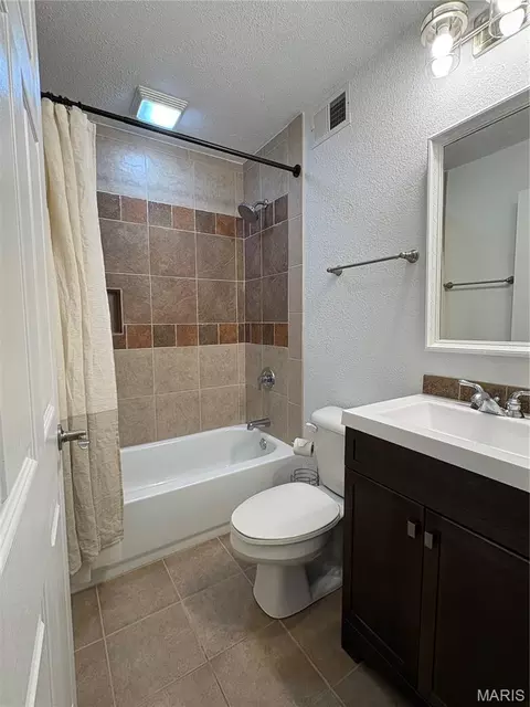 Bath - 9 Circle Dr, Union, MO 63084 photo 1 of 1