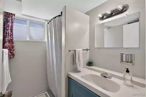 Bath - 1004 E 9th St, Rolla, MO 65401 photo 4 of 5