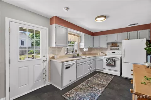 Kitchen - 1004 E 9th St, Rolla, MO 65401 photo 3 of 3