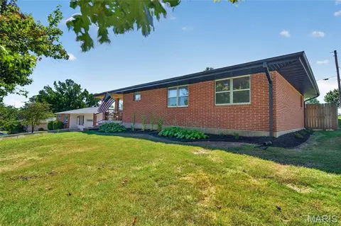 Exterior - 1004 E 9th St, Rolla, MO 65401 photo 2 of 9