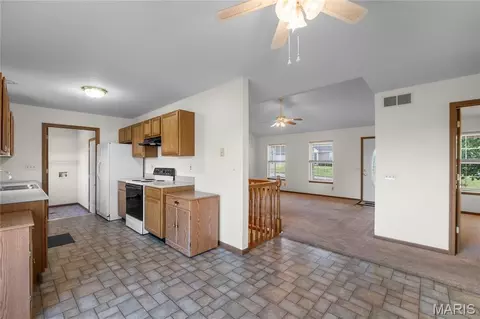 Entry Way - 1655 Deerwood Dr, Jackson, MO 63755 photo 2 of 3