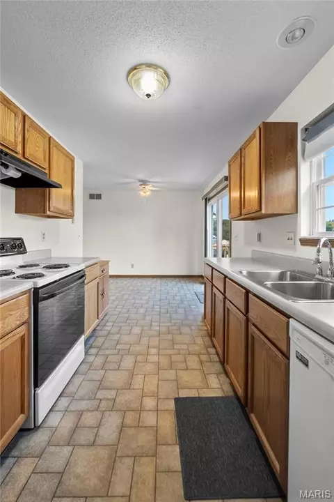 Kitchen - 1655 Deerwood Dr, Jackson, MO 63755 photo 2 of 2