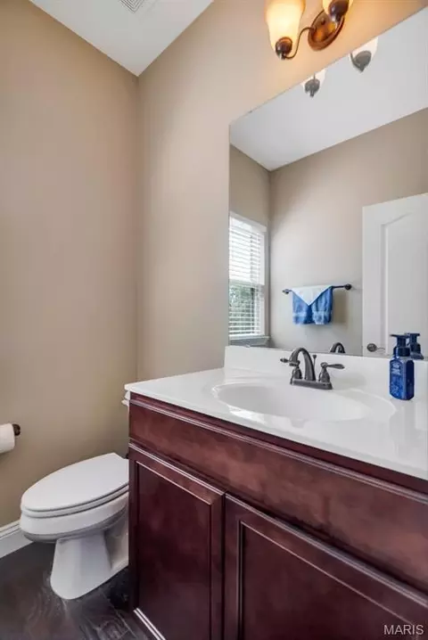 Bath - 221 Oakhurst Cir, O'fallon, MO 63368 photo 1 of 5
