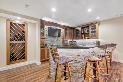 221 Oakhurst Cir, O'fallon, MO 63368