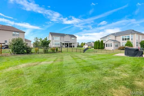 Exterior - 221 Oakhurst Cir, O'fallon, MO 63368 photo 6 of 8