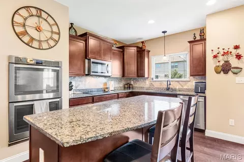 Kitchen - 221 Oakhurst Cir, O'fallon, MO 63368 photo 3 of 6