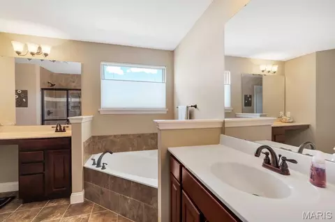 Bath - 221 Oakhurst Cir, O'fallon, MO 63368 photo 3 of 5