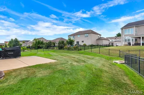Exterior - 221 Oakhurst Cir, O'fallon, MO 63368 photo 7 of 8