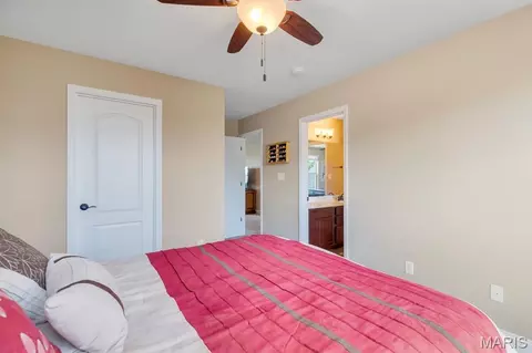 Bedroom - 221 Oakhurst Cir, O'fallon, MO 63368 photo 4 of 10
