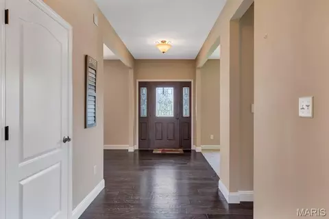 Entry Way - 221 Oakhurst Cir, O'fallon, MO 63368 photo 1 of 3