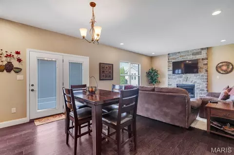 Dining - 221 Oakhurst Cir, O'fallon, MO 63368 photo 3 of 3