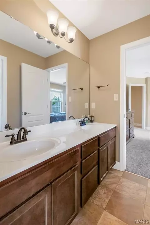Bath - 221 Oakhurst Cir, O'fallon, MO 63368 photo 4 of 5