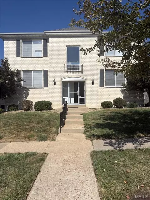 10017 Chardin Way #2, Saint Louis, MO 63128