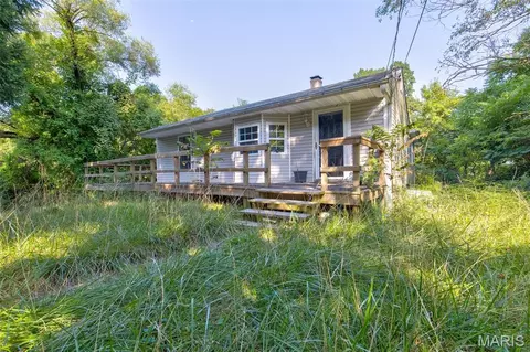 848 Oakwood Ln, East Alton, IL 62024