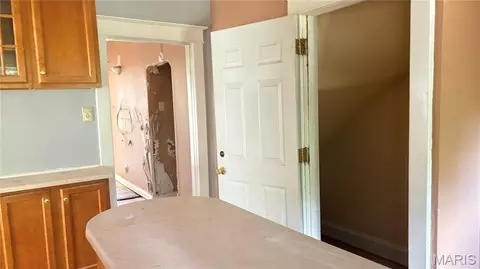 Entry Way - 3802 Avondale Ave, Normandy, MO 63121 photo 5 of 9