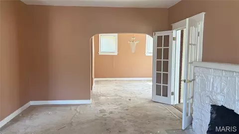 Living - 3802 Avondale Ave, Normandy, MO 63121 photo 2 of 3