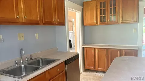 Entry Way - 3802 Avondale Ave, Normandy, MO 63121 photo 4 of 9