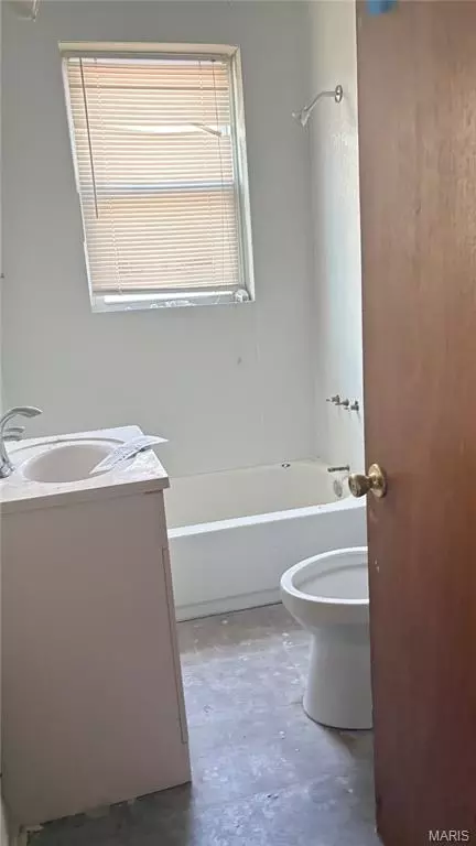 Bath - 3802 Avondale Ave, Normandy, MO 63121 photo 1 of 5