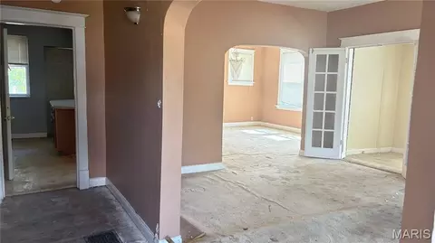 Entry Way - 3802 Avondale Ave, Normandy, MO 63121 photo 2 of 9