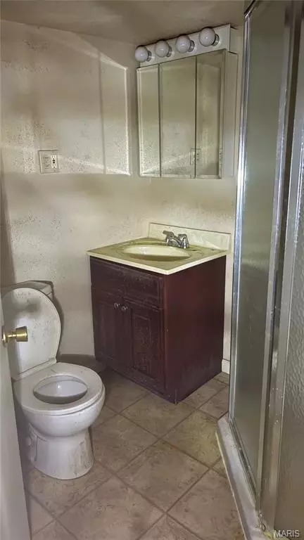Bath - 3802 Avondale Ave, Normandy, MO 63121 photo 5 of 5