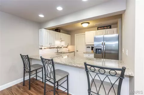 Kitchen - 910 Daffodil Ridge Dr, O'fallon, MO 63366 photo 6 of 9