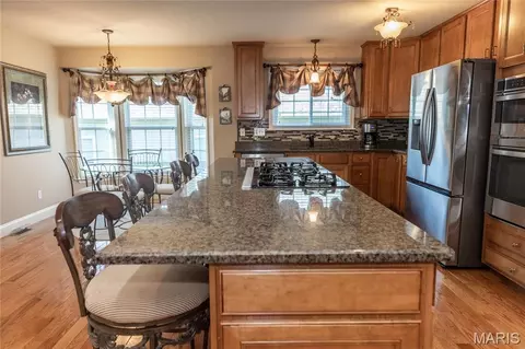 Kitchen - 910 Daffodil Ridge Dr, O'fallon, MO 63366 photo 5 of 9