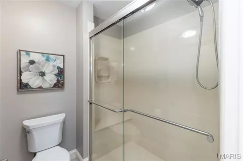 Bath - 910 Daffodil Ridge Dr, O'fallon, MO 63366 photo 4 of 8