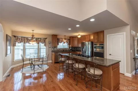 Kitchen - 910 Daffodil Ridge Dr, O'fallon, MO 63366 photo 3 of 9