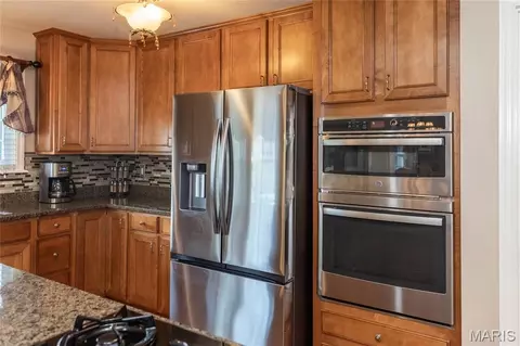 Kitchen - 910 Daffodil Ridge Dr, O'fallon, MO 63366 photo 4 of 9