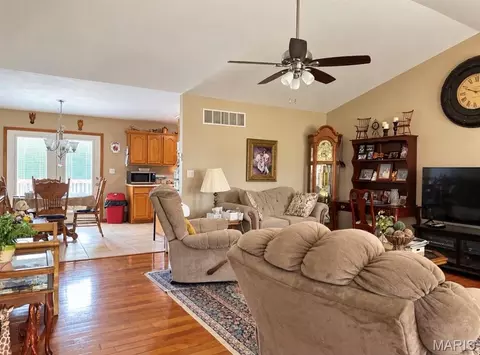 Living - 196 Indian Prairie Ln, Union, MO 63084 photo 1 of 2