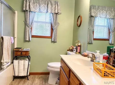Bath - 196 Indian Prairie Ln, Union, MO 63084 photo 1 of 2