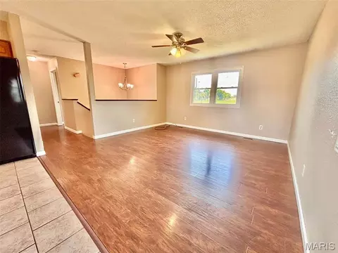 Living - 1530 Oak St, Jackson, MO 63755 photo 2 of 2