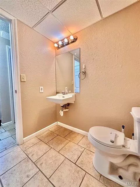 Bath - 1530 Oak St, Jackson, MO 63755 photo 4 of 4