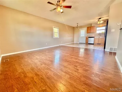 Living - 1530 Oak St, Jackson, MO 63755 photo 1 of 2