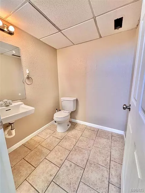 Bath - 1530 Oak St, Jackson, MO 63755 photo 3 of 4