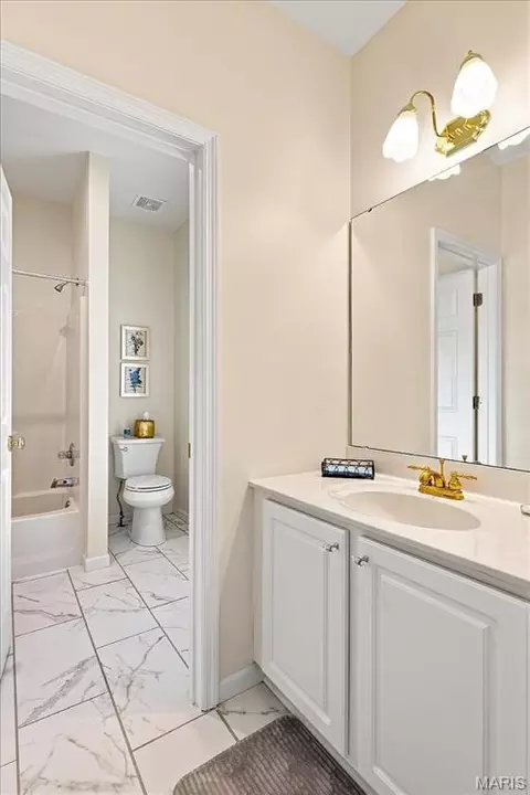 Bath - 656 Meramec View Dr, Eureka, MO 63025 photo 9 of 11