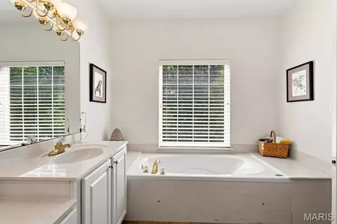 Bath - 656 Meramec View Dr, Eureka, MO 63025 photo 6 of 11